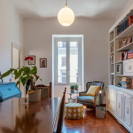 Santa Maria Maggiore Roomy And Bright Flat Διαμέρισμα *